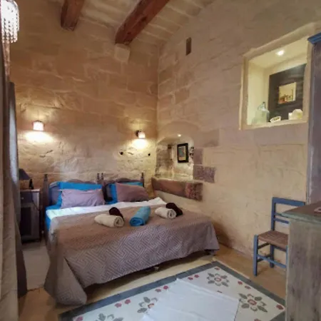 Peaceful Farmhouse With Cozy Yard Bed and Breakfast 3*