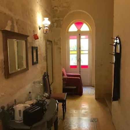 Peaceful Farmhouse With Cozy Yard Għarb