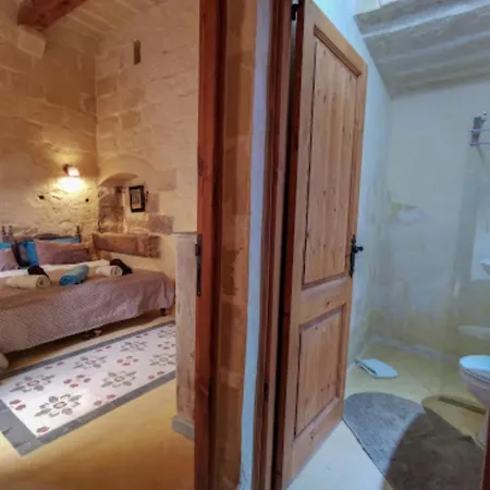 Peaceful Farmhouse With Cozy Yard Bed and Breakfast 3*