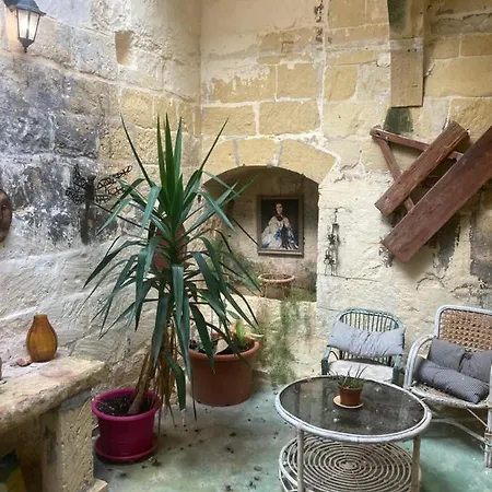 Peaceful Farmhouse With Cozy Yard 3*