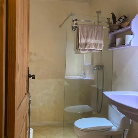 Peaceful Farmhouse With Cozy Yard Bed and Breakfast 3*