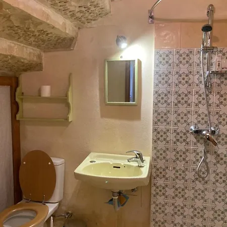 Peaceful Farmhouse With Cozy Yard Bed and Breakfast