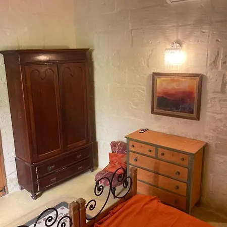 Peaceful Farmhouse With Cozy Yard Għarb