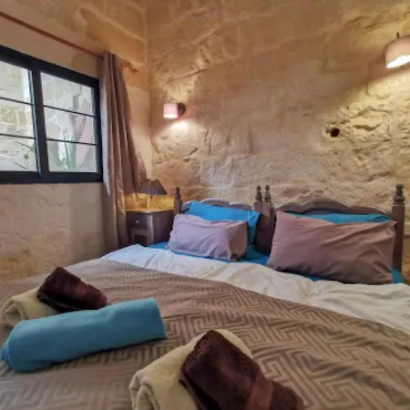 Peaceful Farmhouse With Cozy Yard Bed & Breakfast 3*