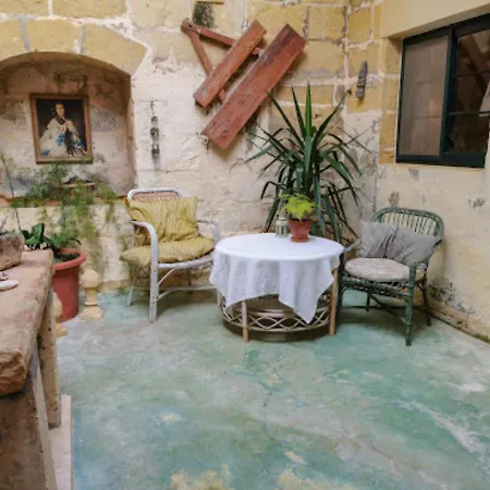 Peaceful Farmhouse With Cozy Yard 住宿加早餐酒店 3*