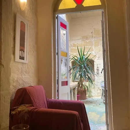 住宿加早餐酒店 Peaceful Farmhouse With Cozy Yard Għarb