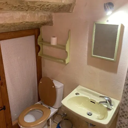 Peaceful Farmhouse With Cozy Yard 住宿加早餐酒店 Għarb