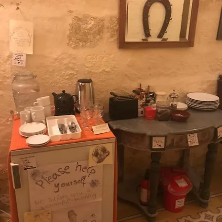 Peaceful Farmhouse With Cozy Yard 住宿加早餐酒店 Għarb