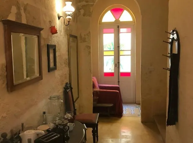 Peaceful Farmhouse With Cozy Yard Għarb