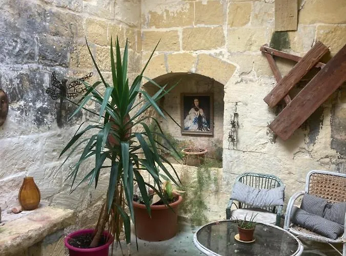 Peaceful Farmhouse With Cozy Yard 3*