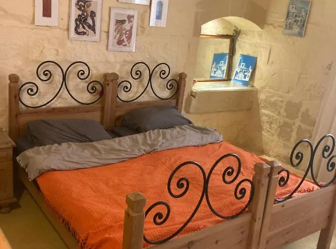 Peaceful Farmhouse With Cozy Yard Panzió Għarb