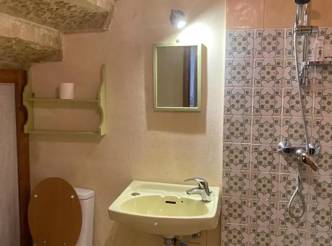 Peaceful Farmhouse With Cozy Yard Panzió