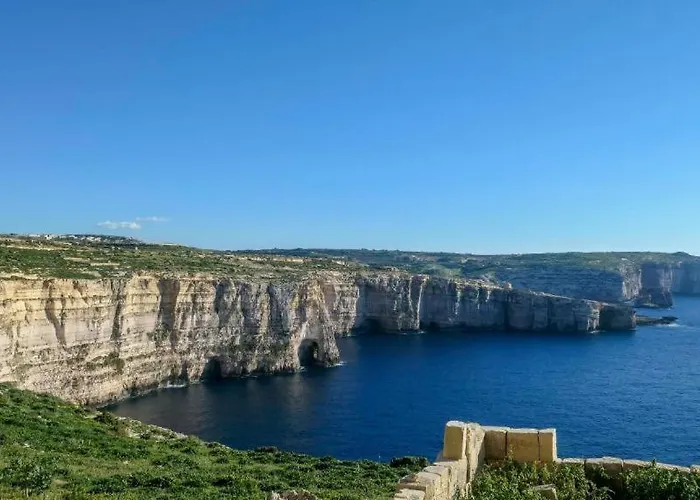 Panzió Peaceful Farmhouse With Cozy Yard