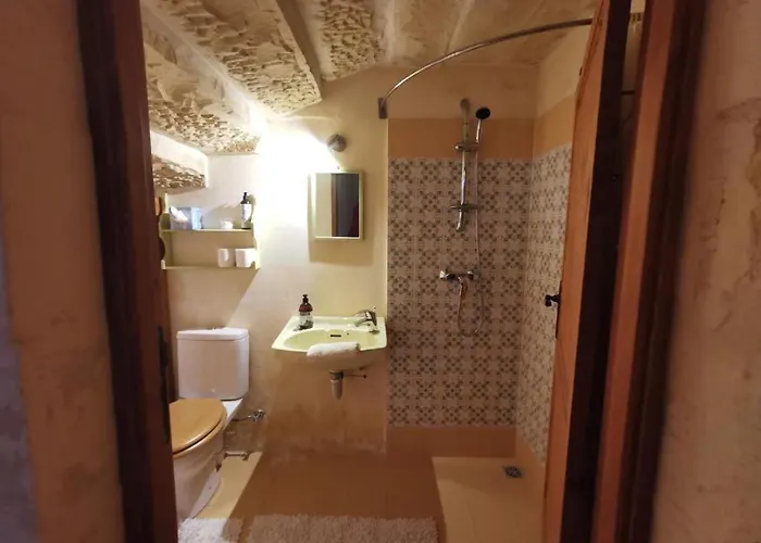 Panzió Peaceful Farmhouse With Cozy Yard Għarb